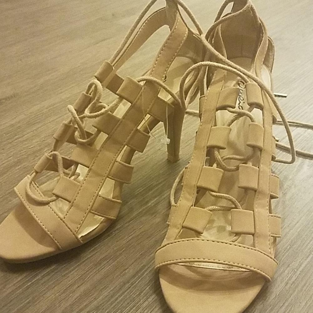 Qupid mauve lace up heels